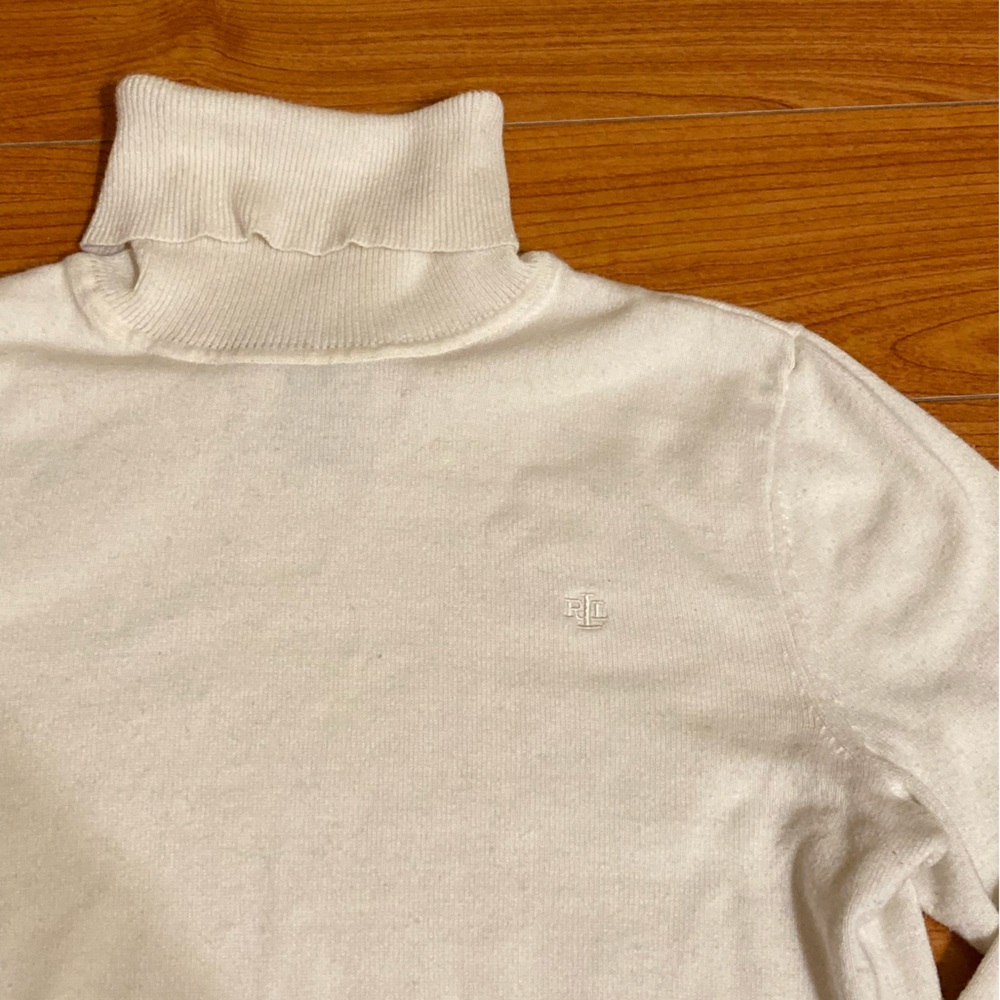 Vintage cream turtle neck